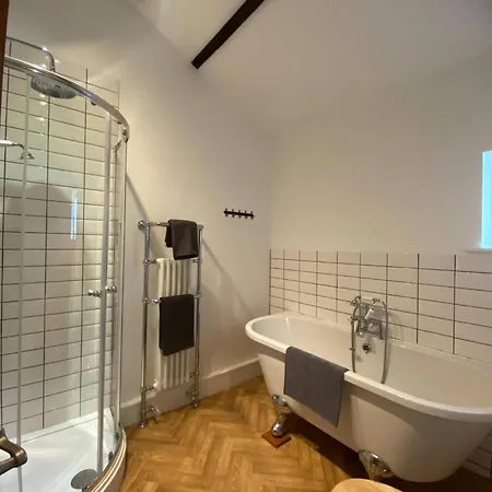 Penthouse Retreat - 2 Bed Flat, Sleeps 4 - Town Centre, Hadrians Apartamento Brampton (Cumbria)