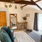 Penthouse Retreat - 2 Bed Flat, Sleeps 4 - Town Centre, Hadrians *