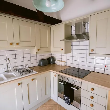 Penthouse Retreat - 2 Bed Flat, Sleeps 4 - Town Centre, Hadrians דירה *