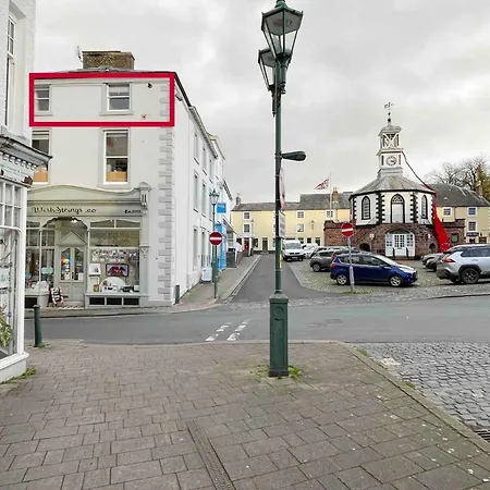 Penthouse Retreat - 2 Bed Flat, Sleeps 4 - Town Centre, Hadrians Brampton (Cumbria)