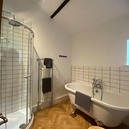 Penthouse Retreat - 2 Bed Flat, Sleeps 4 - Town Centre, Hadrians