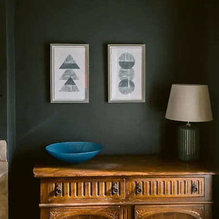 Penthouse Retreat - 2 Bed Flat, Sleeps 4 - Town Centre, Hadrians Apartment