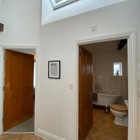 The Penthouse Apartment, Sleeps 4, Town Centre Apartment *