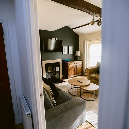 Penthouse Retreat - 2 Bed Flat, Sleeps 4 - Town Centre, Hadrians Brampton (Cumbria)