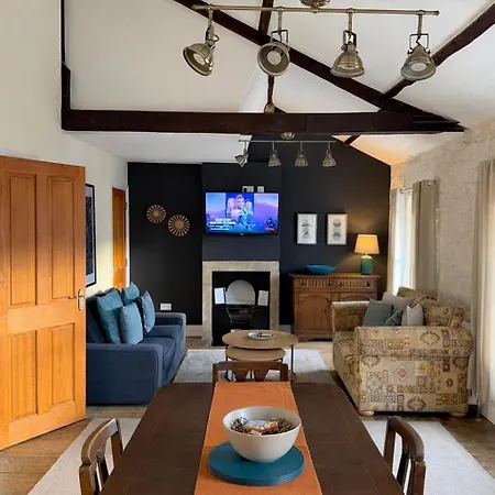 Penthouse Retreat - 2 Bed Flat, Sleeps 4 - Town Centre, Hadrians