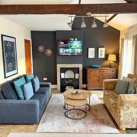 Penthouse Retreat - 2 Bed Flat, Sleeps 4 - Town Centre, Hadrians * ברמפטון