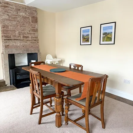 Penthouse Retreat - 2 Bed Flat, Sleeps 4 - Town Centre, Hadrians דירה