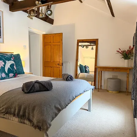 Penthouse Retreat - 2 Bed Flat, Sleeps 4 - Town Centre, Hadrians דירה ברמפטון