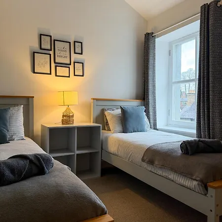 Penthouse Retreat - 2 Bed Flat, Sleeps 4 - Town Centre, Hadrians ברמפטון