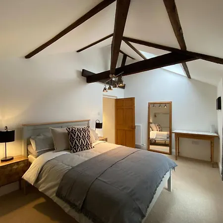 The Penthouse Apartment, Sleeps 4, Town Centre