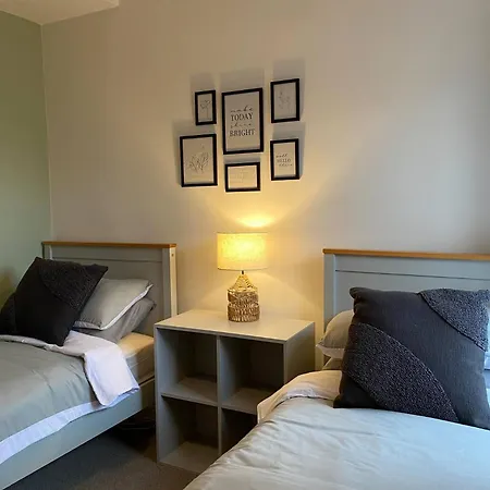 The Penthouse Apartment, Sleeps 4, Town Centre Апартаменты Брамптон